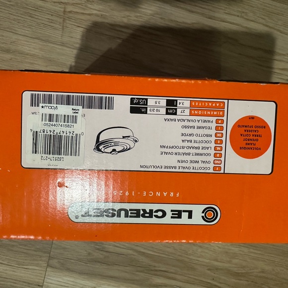 Le Creuset Vibrant Orange Dutch Oven - Picture 2 of 6